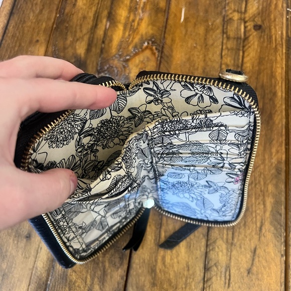 Vera Bradley Black and Cream Floral Key & Card Holder - Picture 2 of 5